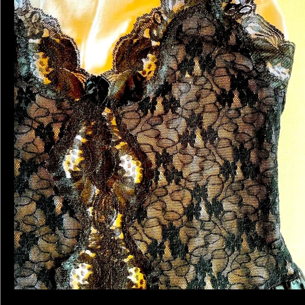 APOSTROPHE Black Vintage sheer lace nightdress